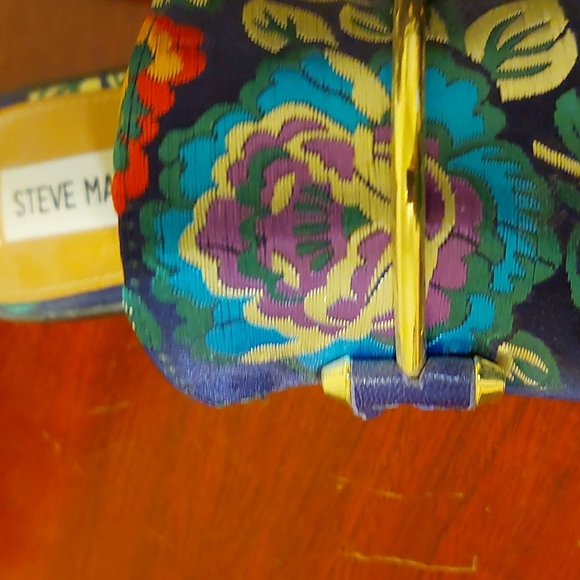 Shoes - Picture 2 of 4